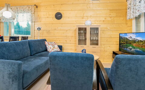 Joutsenranta: Mueble, Diseño De Interiores, Sofá, Madera, Piso, Sala, Habitación, Suelo, Casa, Techo