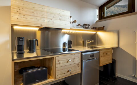 Planta Apartment: Cocina, Mostrador, Diseño De Interiores, Mueble, Madera, Gabinetes, Aparato De Cocina, Piso, Techo, Lavabo