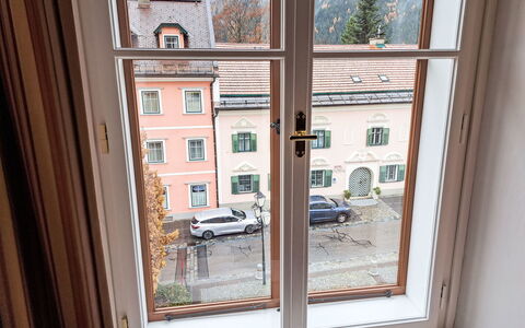 Obervellach 200: Madera, Departamento, Vaso, Moldura, Ventana De Guillotina, La Luz Del Día, Manchas De Madera, Madera Dura, Balcón