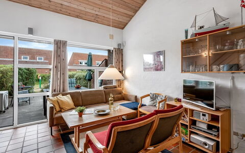 Melle - 500M from the Sea: Techo, Casa, Casa, Cabaña, Puerta, Vía Muerta, Cubierta, Porche, Tablón, Madera Dura