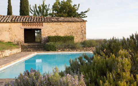 Podere Sangiovese, Pool and View in Chianti: El Terreno Del Lote, Casa De Campo, Cabaña, Inmuebles, Paisajismo, Pared De Piedra, Villa