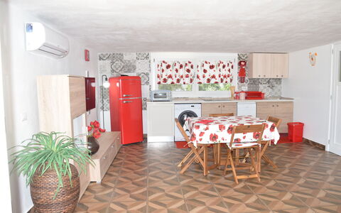 Villa Antony: Mueble, Piso, Diseño De Interiores, Suelo, Madera, Cocina, Habitación, Electrodoméstico, Techo, Encendiendo