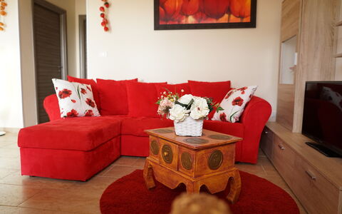 Villa Antony: Mueble, Diseño De Interiores, Sofá, Rojo, Piso, Habitación, Suelo, Amortiguar, Sala, Textil