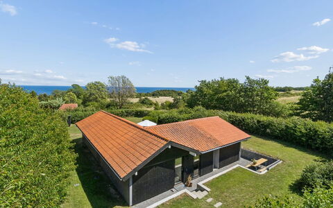 Karlotta - 500M from the Sea: Techo, Casa, Casa, Cabaña, Inmuebles, Sombra, Casa De Campo, Césped, Porche, Paisajismo