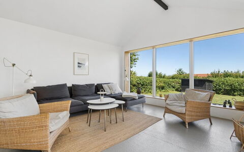Karlotta - 500M from the Sea: Madera, Piso, Mueble, Suelo, Diseño De Interiores, Sofá, Casa, Techo, Sala, Silla