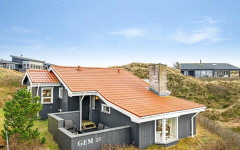 Hanne - 750M from the Sea: Mueble, Madera, Diseño De Interiores, Piso, Suelo, Silla, Habitación, Techo, Sala, Departamento