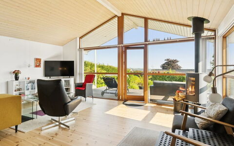 Viggo - 200M from the Sea: Madera, Casa, Porche, Cubierta, Madera Dura, Techo, Manchas De Madera, Suelos De Madera, Eco Hotel