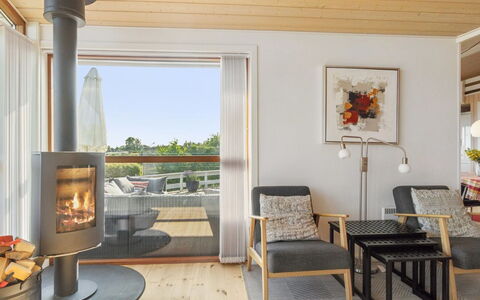 Viggo - 200M from the Sea: Madera, Casa, Porche, Cubierta, Madera Dura, Techo, Manchas De Madera, Suelos De Madera, Eco Hotel
