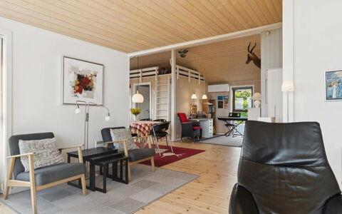 Viggo - 200M from the Sea: Madera, Casa, Porche, Cubierta, Madera Dura, Techo, Manchas De Madera, Suelos De Madera, Eco Hotel