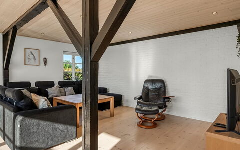 Pauna - 2.5Km from the Sea: Mueble, Madera, Diseño De Interiores, Piso, Suelo, Silla, Habitación, Techo, Sala, Departamento
