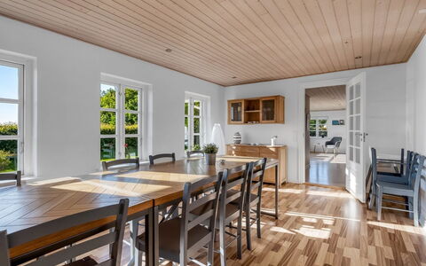 Pauna - 2.5Km from the Sea: Mueble, Madera, Diseño De Interiores, Piso, Suelo, Silla, Habitación, Techo, Sala, Departamento