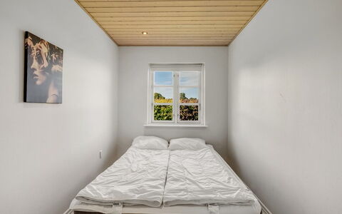 Pauna - 2.5Km from the Sea: Pared, Madera, Suelo, Habitación, Piso, Techo, Cama, Diseño De Interiores, Lecho, Marco De La Cama
