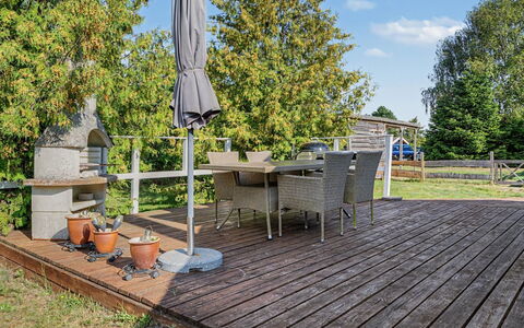 Lycka - 700M from the Sea: Madera, Mueble Para Exteriores, Jardín, Mueble, Madera Dura, El Terreno Del Lote, Cubierta, Suelos De Madera, Patio Interior, Tablón