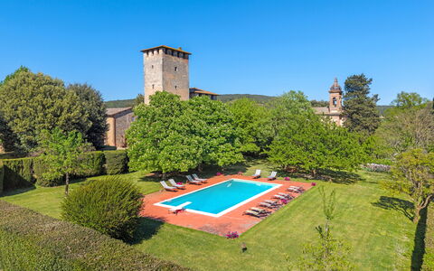 Medieval Castle Living: Vineyards, Swimming Pool &: Inmuebles, Jardín, Hacienda, Paisajismo, Plantación, Castillo, Césped, Cobertura, Villa, Mansión