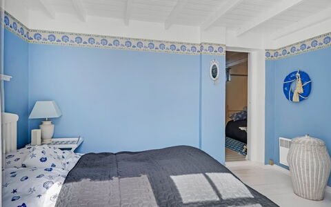 Åsta - 200M from the Sea: Azul, Pared, Diseño De Interiores, Habitación, Techo, Cama, Suelo, Piso, Textil, Casa