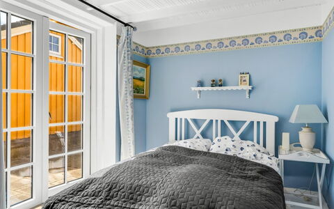 Åsta - 200M from the Sea: Azul, Habitación, Diseño De Interiores, Pared, Cama, Madera, Suelo, Piso, Techo, Lecho