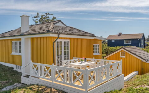 Åsta - 200M from the Sea: Mueble, Madera, Diseño De Interiores, Piso, Suelo, Silla, Habitación, Techo, Sala, Departamento