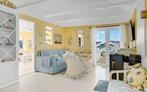 Åsta - 200M from the Sea: Mueble, Madera, Diseño De Interiores, Piso, Suelo, Silla, Habitación, Techo, Sala, Departamento