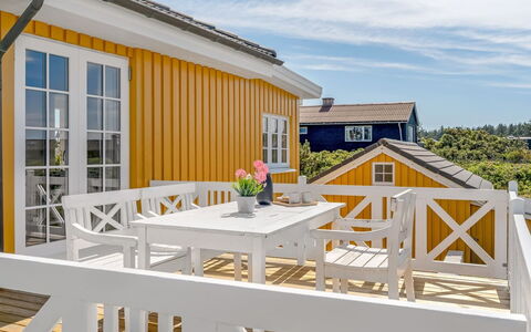 Åsta - 200M from the Sea: Mueble, Madera, Diseño De Interiores, Piso, Suelo, Silla, Habitación, Techo, Sala, Departamento