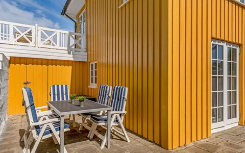 Åsta - 200M from the Sea: Mueble, Madera, Diseño De Interiores, Piso, Suelo, Silla, Habitación, Techo, Sala, Departamento