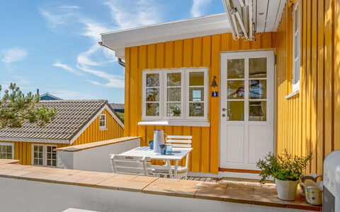 Åsta - 200M from the Sea: Mueble, Madera, Diseño De Interiores, Piso, Suelo, Silla, Habitación, Techo, Sala, Departamento
