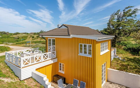 Åsta - 200M from the Sea: Mueble, Madera, Diseño De Interiores, Piso, Suelo, Silla, Habitación, Techo, Sala, Departamento