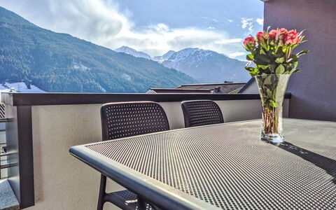 Glück auf: Mueble, Diseño De Interiores, Cordillera, Silla, Techo, Departamento, Balcón, Alpes, Sala, Cresta