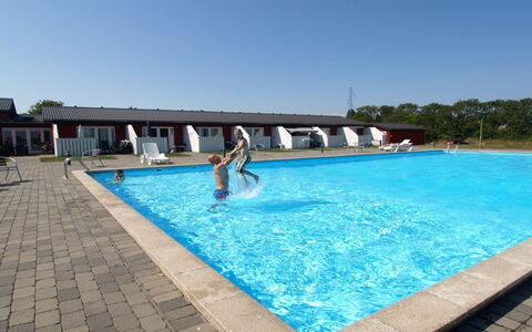 Ruse - 6Km from the Sea: Piscina, Recreación, Ocio, Recurso, Sombra, Hotel, Mueble Para Exteriores, Centro De Ocio, Ciudad De Vacaciones