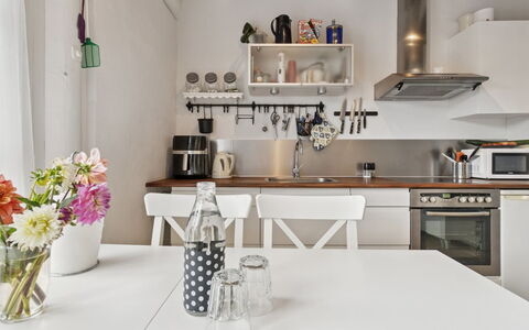 Ruse - 6Km from the Sea: Mueble, Cocina, Aparato De Cocina, Diseño De Interiores, Mostrador, Piso, Electrodoméstico, Gabinetes, Madera, Lámpara