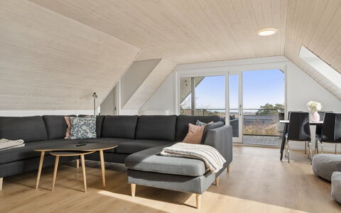 Cyrill - 2Km from the Sea: Madera, Piso, Suelo, Diseño De Interiores, Mueble, Suelos De Madera, Sala, Sofá, Manchas De Madera, Madera Dura