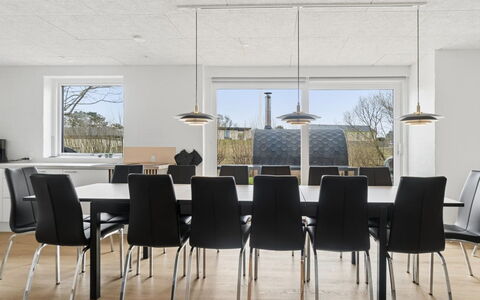 Cyrill - 2Km from the Sea: Mueble, Piso, Mesa, Madera, Silla, Suelo, Diseño De Interiores, Cocina Y Comedor Mesa, Encendiendo, Comedor