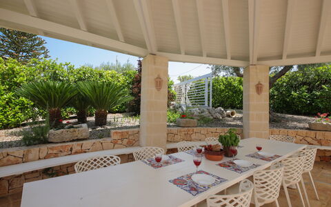 Trulli Retreat, Pool, Locorotondo: Mueble, Silla, Mueble Para Exteriores, Jardín, Mesa, Sombra, Mesa Al Aire Libre, Losa, Estructura Al Aire Libre, Patio Interior