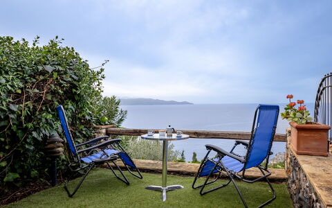 Stella Marina Apartment with Pool, Porto Santo Ste: Azul, Mueble, Mueble Para Exteriores, Mar, Verano, Costeras Y Los Accidentes Geográficos Oceánico, Oceano, Costa, Silla, Mesa Al Aire Libre