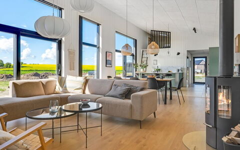 Marten - 500M from the Sea: Casa, Suelo, Sala, Techo, Cocina Y Comedor Mesa, Silla, Suelos De Madera, Lámpara, Sofá