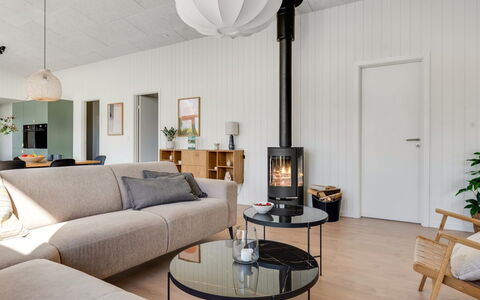 Marten - 500M from the Sea: Diseño De Interiores, Piso, Mueble, Madera, Sala, Suelo, Sofá, Techo, Casa, Suelos De Madera