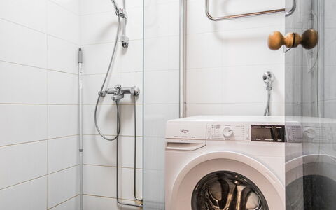 Voimatahko: Piso, Diseño De Interiores, Arreglo De Tubería, Suelo, Baño, Plomería, Lavadora, Ducha, Habitación, Grifo