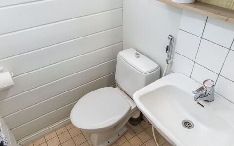 Voimatahko: Asiento Del Baño, Baño, Baño, Arreglo De Tubería, Piso, Lavabo, Suelo, Lavabo Del Baño, Plomería, Diseño De Interiores