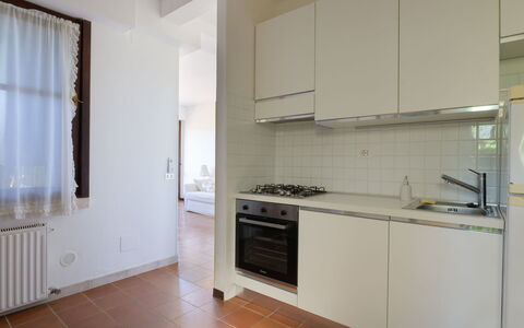 Montparnasse: Aparato De Cocina, Cocina, Piso, Mostrador, Electrodoméstico, Diseño De Interiores, Suelo, Madera, Gabinetes, Habitación