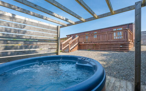 Scottishhighlands.lochness: Madera, Material Compuesto, Cubierta, Manchas De Madera, Madera Dura, Tablón, Piscina, Diseño, Maderas, Suelos De Madera