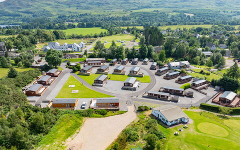 Scottishhighlands.lochness: Barrio Residencial, Paisaje, Techo, Asentamientos Humanos, Suburbio, Fotografía Aérea, Vista Panorámica, Pueblo, Paisajismo, Parque
