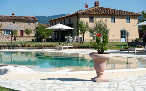 Le Tre Virtù Luxury Relais, Private Pool, Mugello: Piscina, Mueble Para Exteriores, Paraguas, Inmuebles, Recurso, Hacienda, Silla, Sombra, Villa, Patio