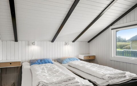 Månviva - 250M from the Sea: Madera, Habitación, Techo, Cama, Suelo, Lecho, Casa, Sábana, Marco De La Cama, Linos