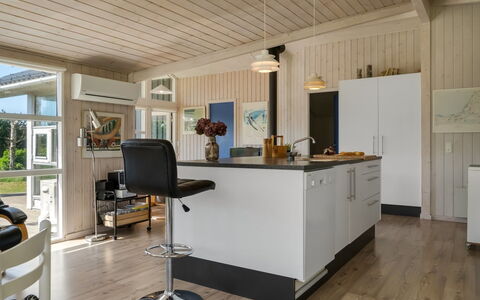 Annvy - 875M from the Sea: Mueble, Madera, Diseño De Interiores, Piso, Suelo, Silla, Habitación, Techo, Sala, Departamento