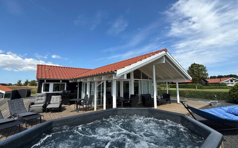 Østmar - 1.3Km from the Sea: Piscina, Ocio, Recurso, Mueble Para Exteriores, Sombra, Eco Hotel, Vacaciones, Villa, Estructura Al Aire Libre, Hotel