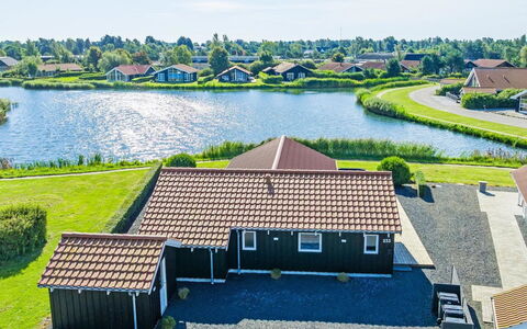 Østmar - 1.3Km from the Sea: Casa, Casa, Techo, Cabaña, Inmuebles, Sombra, Vía Muerta, Porche, Paisajismo, Villa