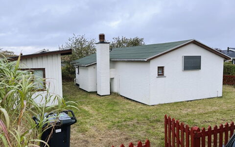Ginger - 50M from the Sea: Techo, Casa, Casa, Cabaña, Puerta, Vía Muerta, Cubierta, Porche, Tablón, Madera Dura