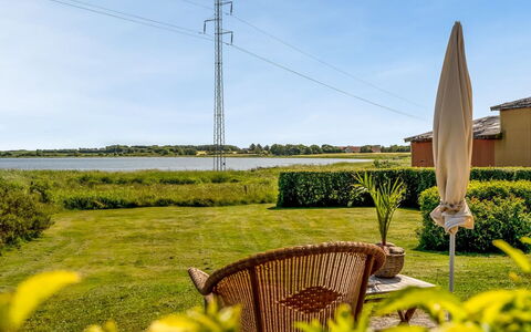 Jurien - 50M to the Fjord: Mueble, Madera, Diseño De Interiores, Piso, Suelo, Silla, Habitación, Techo, Sala, Departamento