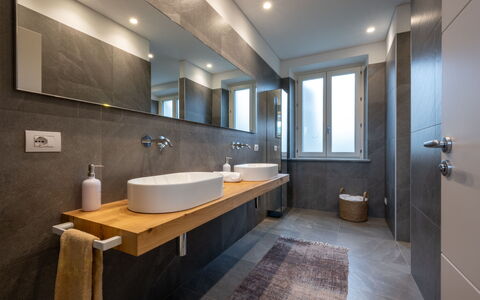 Cuadrat: Baño, Arreglo De Tubería, Piso, Lavabo, Diseño De Interiores, Lavabo Del Baño, Espejo, Suelo, Grifo, Mostrador