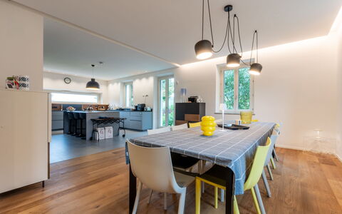 Cuadrat: Mueble, Diseño De Interiores, Piso, Lámpara, Madera, Cocina Y Comedor Mesa, Techo, Silla, Comedor, Mesa