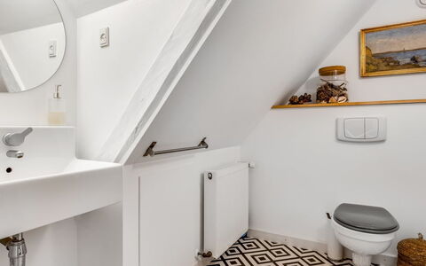 Edla - 5Km from the Sea: Arreglo De Tubería, Baño, Piso, Suelo, Plomería, Diseño De Interiores, Grifo, Baño, Lavabo, Loseta